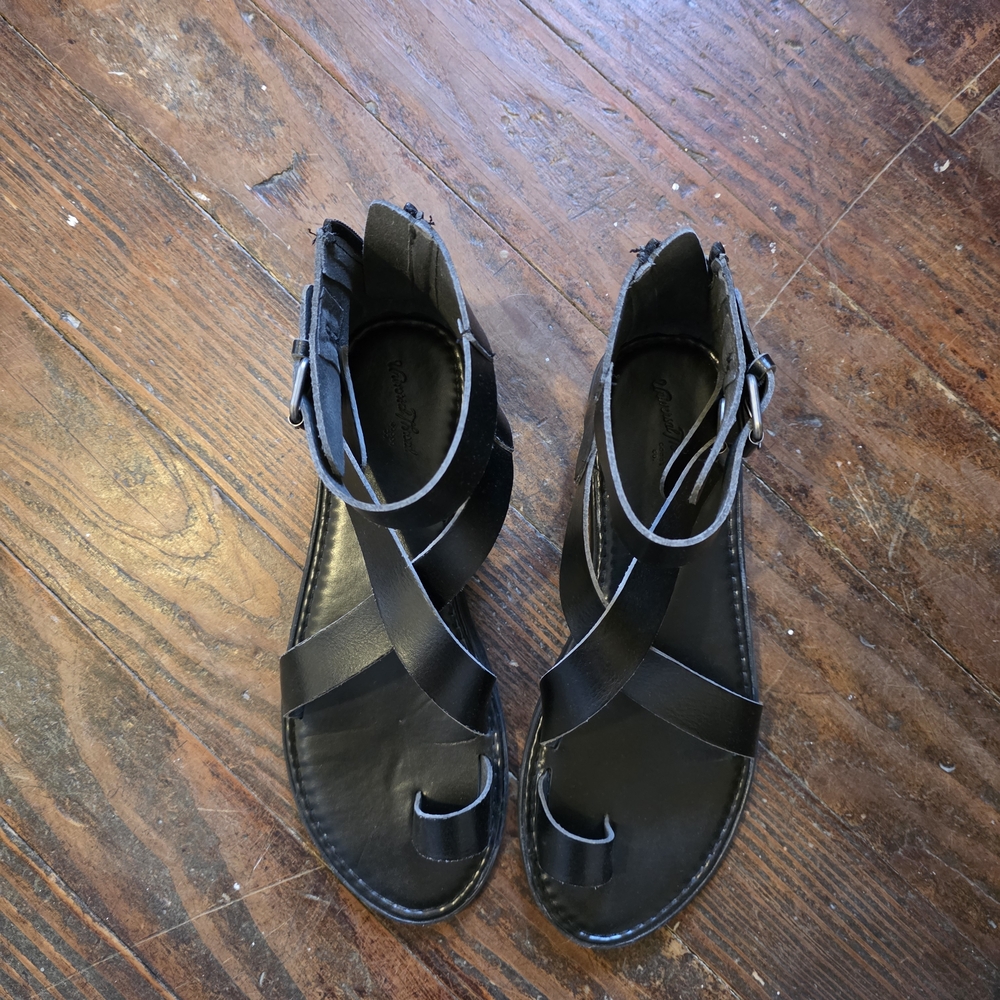 Universal Thread Black Sandals - Picture 2 of 2